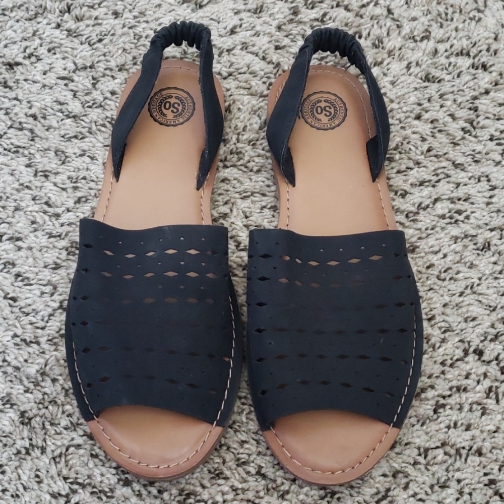 So Kohl's slip on cut out sandals size 10